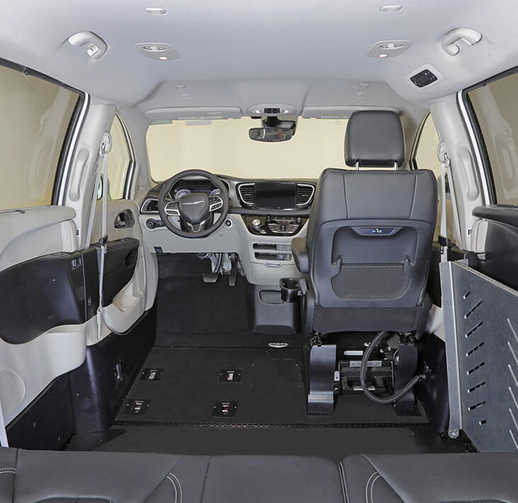 <strong>Spacious second-row seating area</strong>